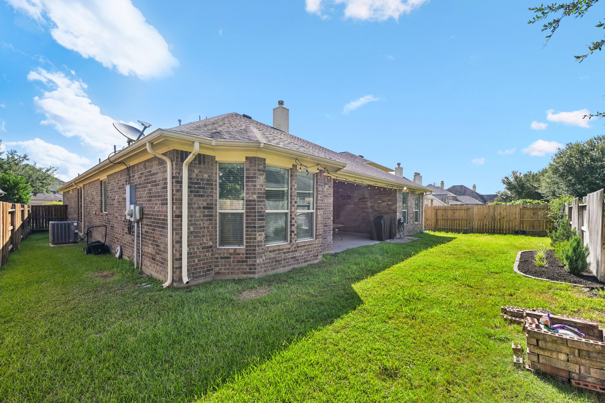 Hunters Shore Dr-2306-041.jpg