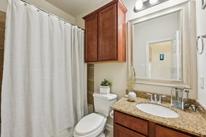 Hunters Shore Dr-2306-030.jpg
