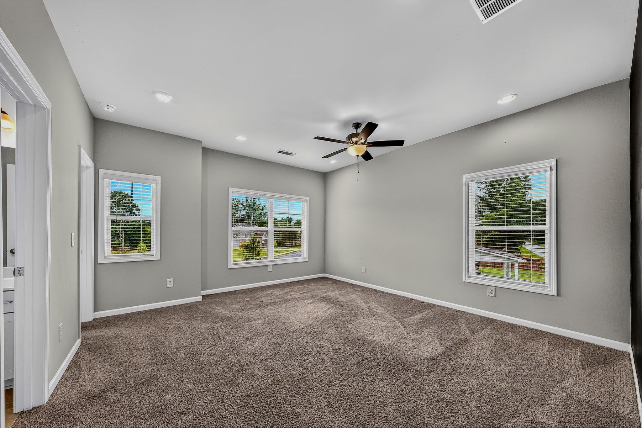  Photo 53