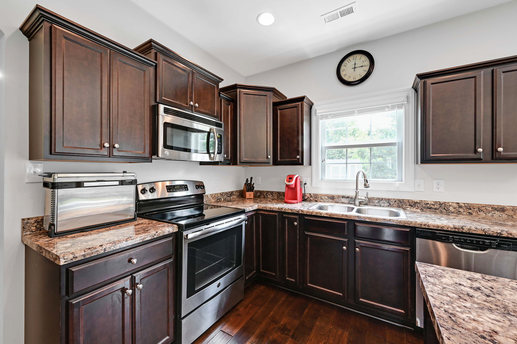 2865 Oakwood Drive-00025