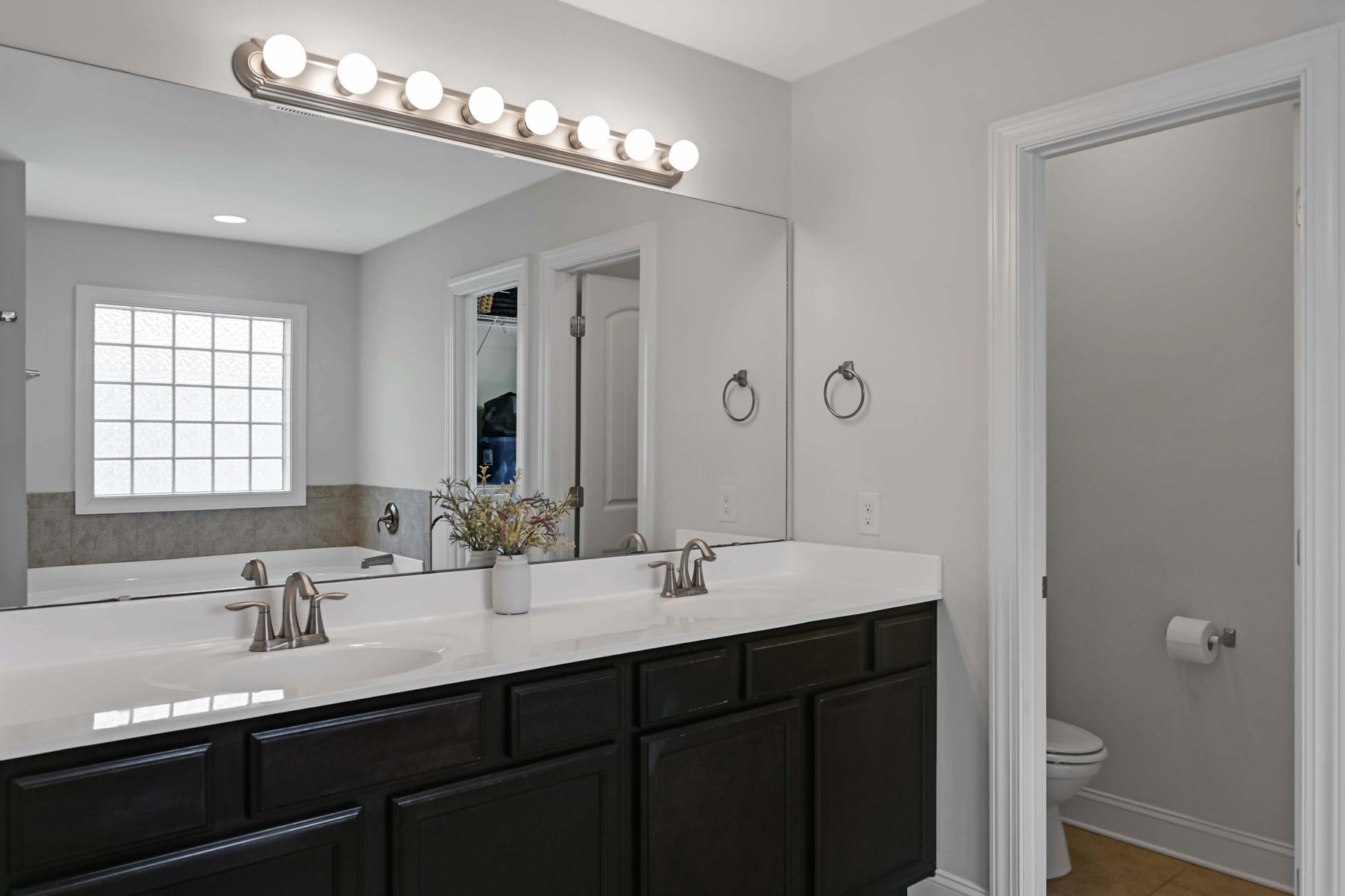2865 Oakwood Drive-00056