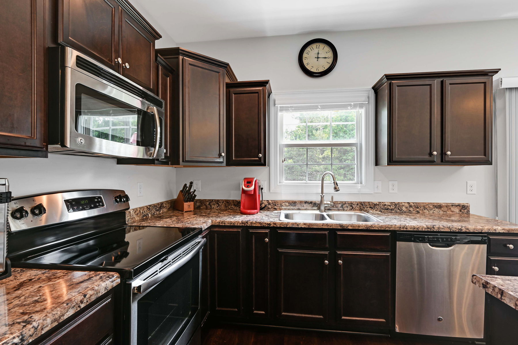 2865 Oakwood Drive-00026