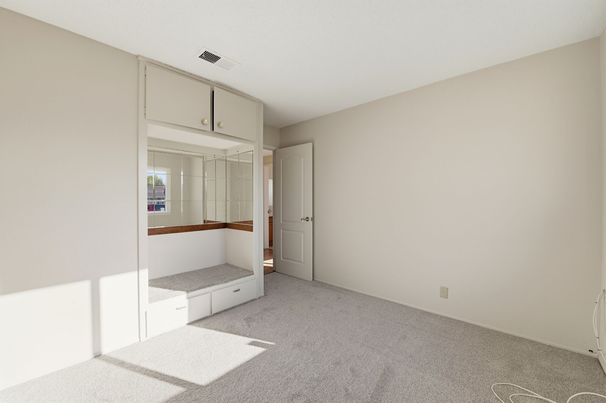 026_F8_2866 Coleman Pl