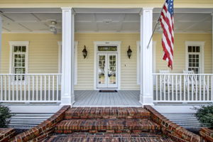 Front Porch/Entrance