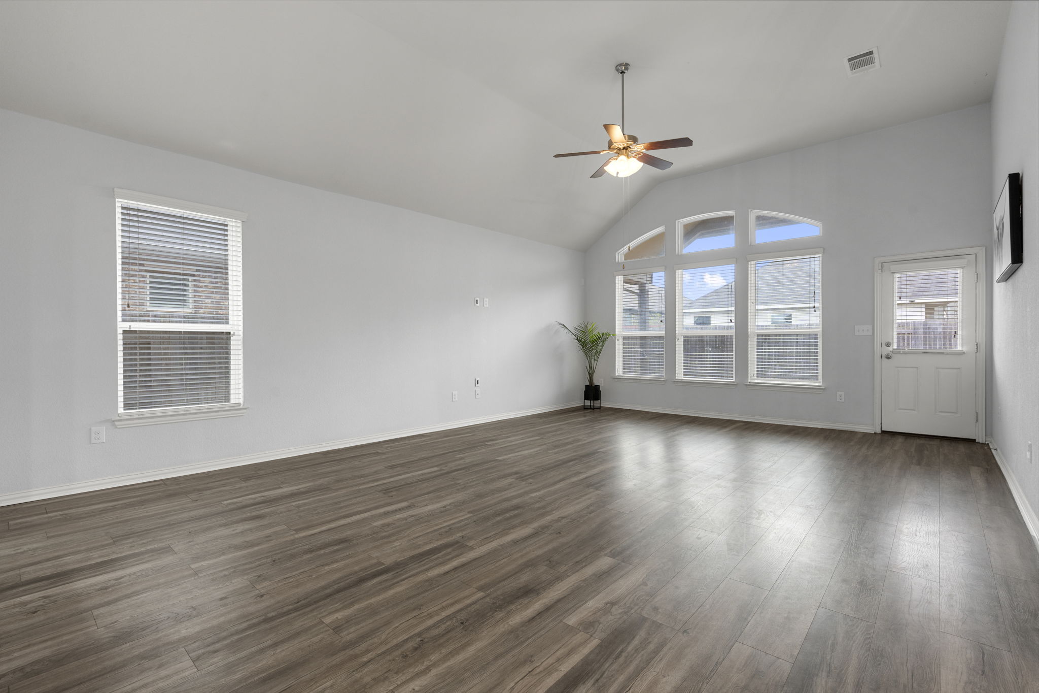 287 Firethorn Dr, Buda, TX 78610, USA Photo 27