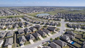 287 Firethorn Dr, Buda, TX 78610, USA Photo 94