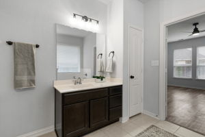 287 Firethorn Dr, Buda, TX 78610, USA Photo 41