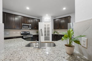 287 Firethorn Dr, Buda, TX 78610, USA Photo 21