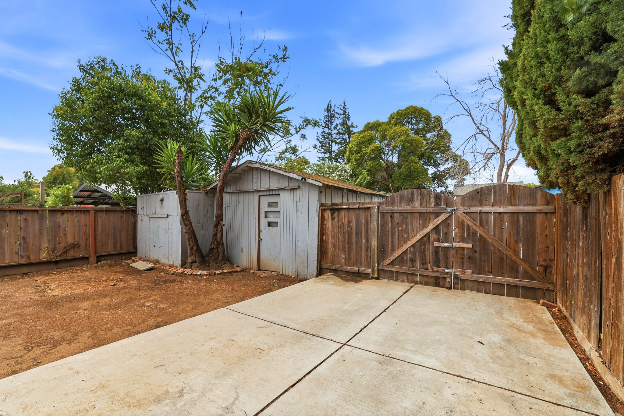 Gate to back alley