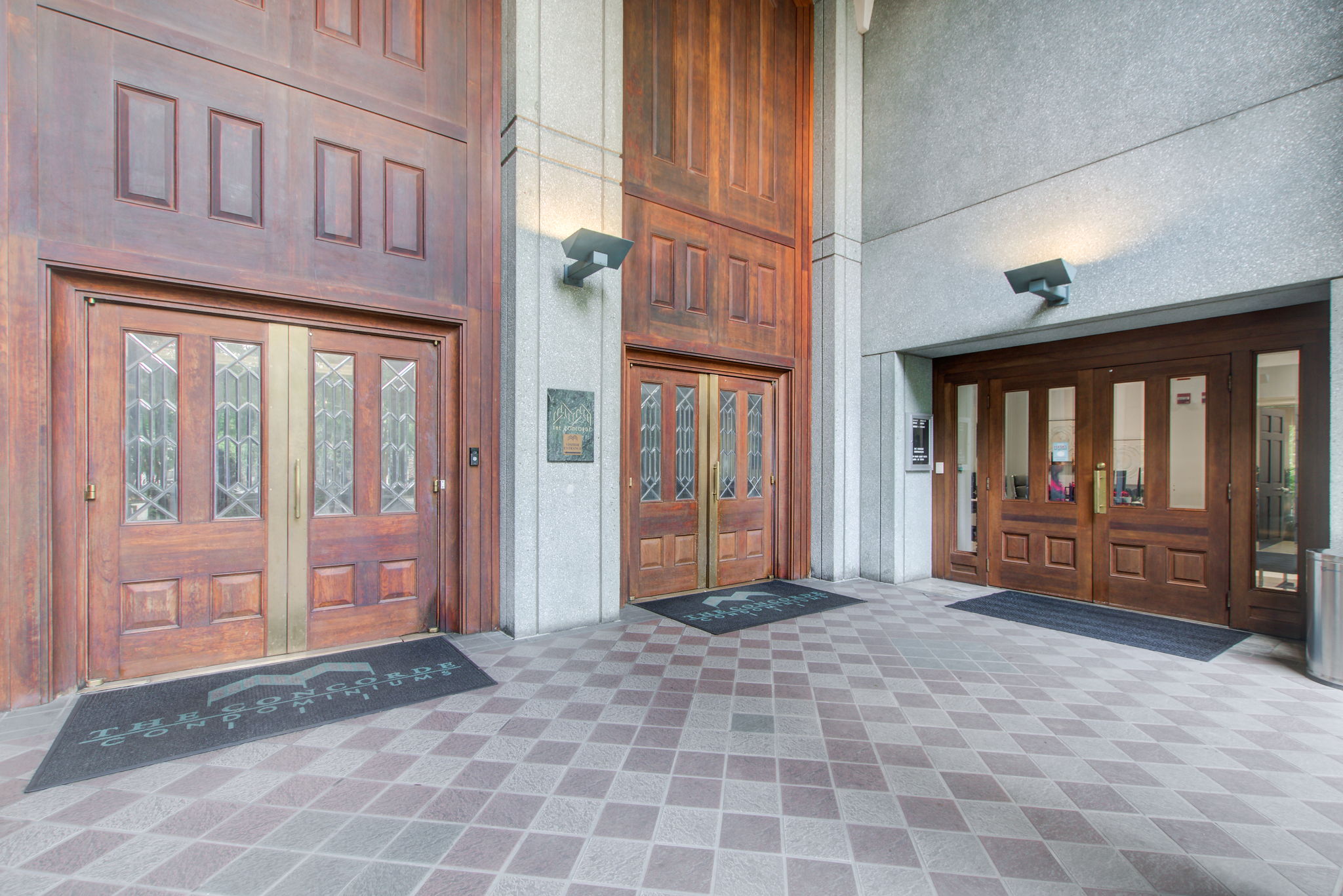 32 Exterior Main Building Entry w Manager's Office