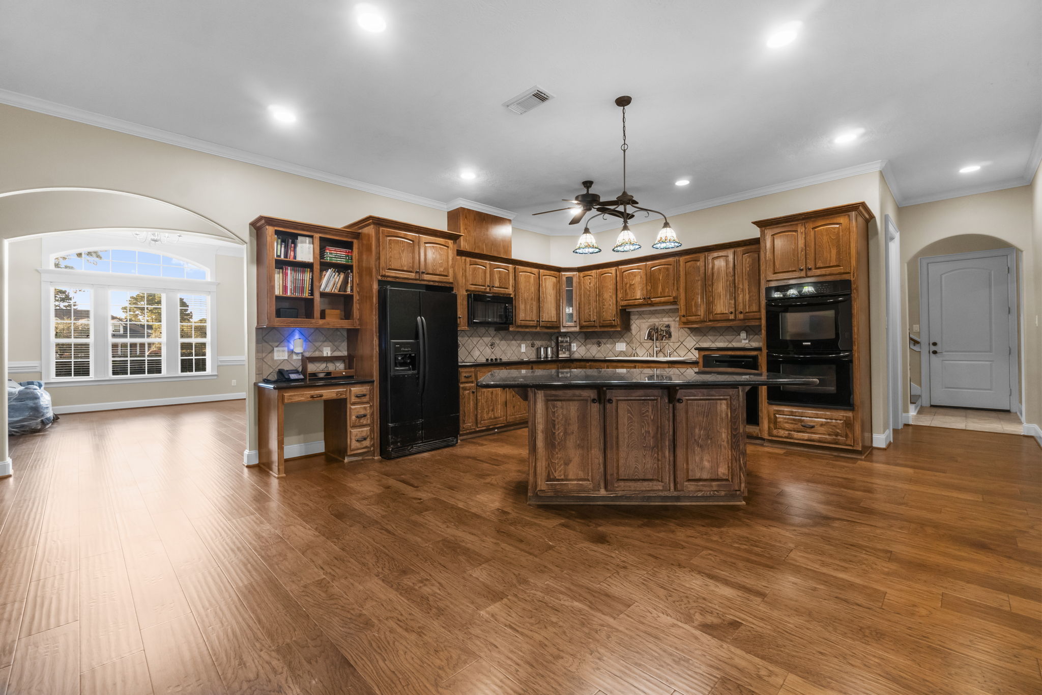 Kitchen, bar/ island