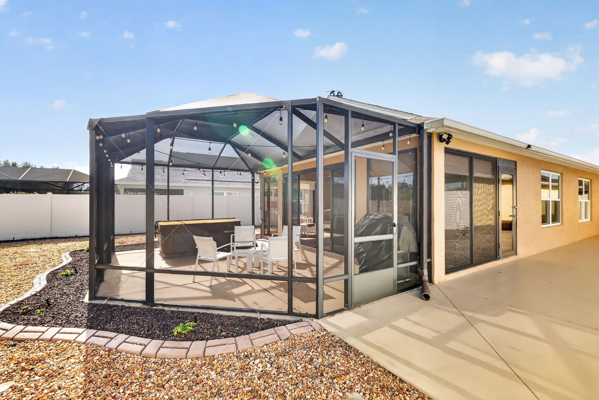 Birdcage with Hot Tub