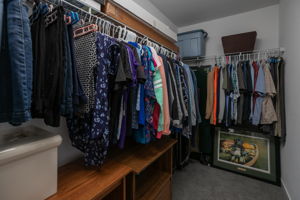 20-Walk in Closet