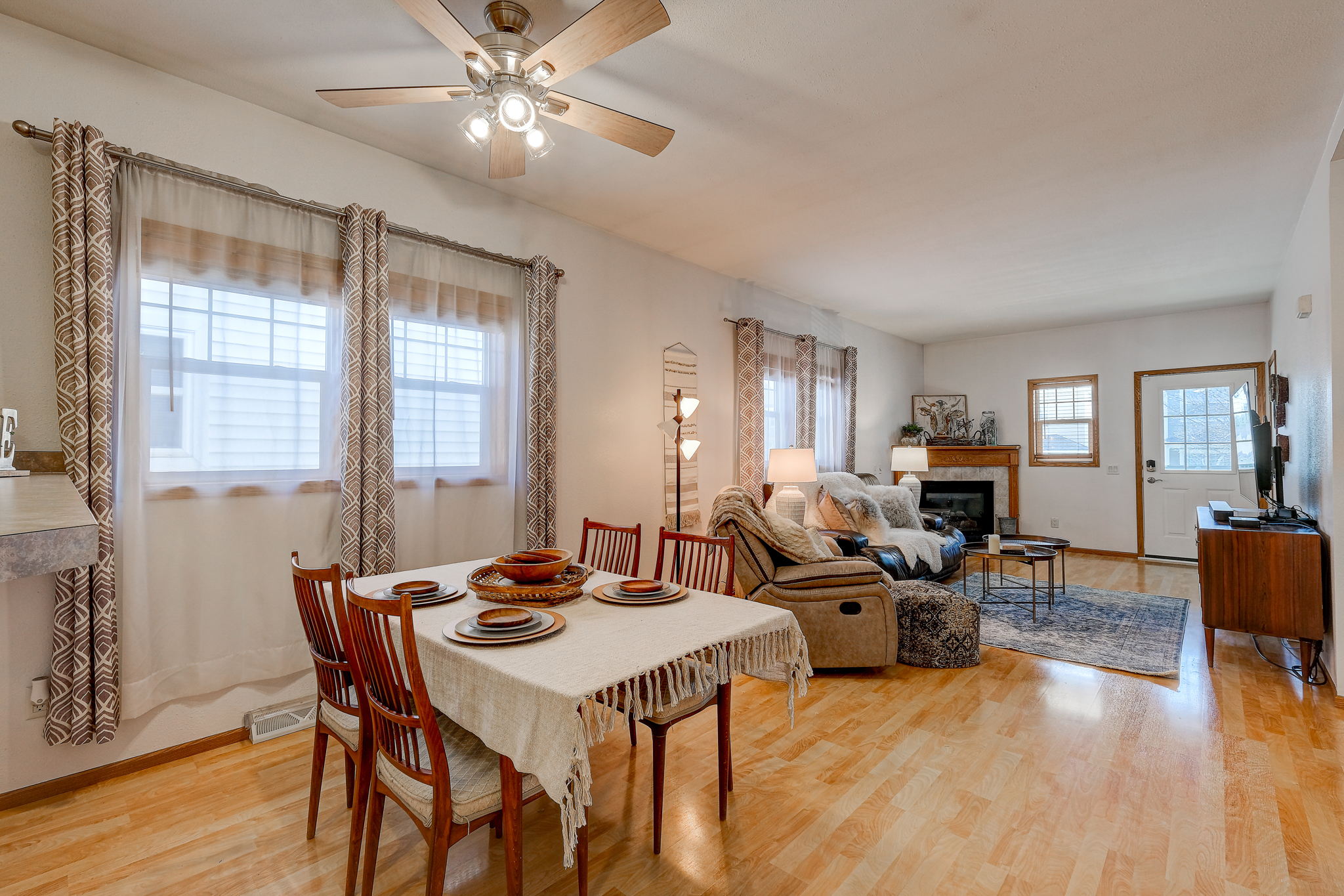 Dining room (2)
