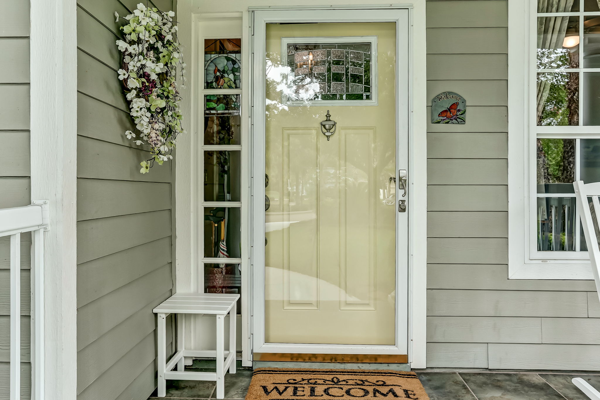 Front Porch/Entrance