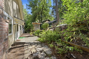  Photo 33