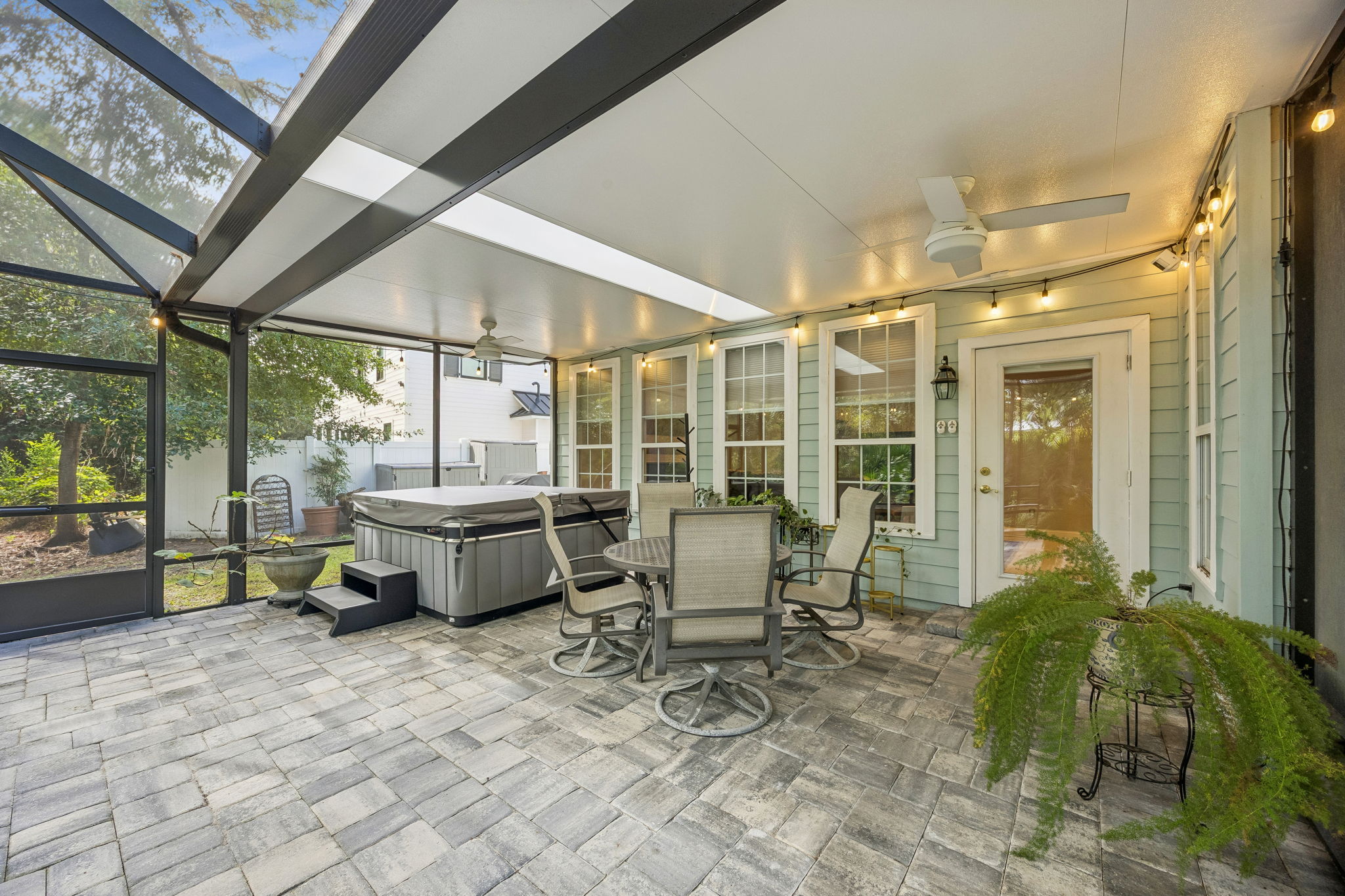 Lanai with Pavers & Skylight
