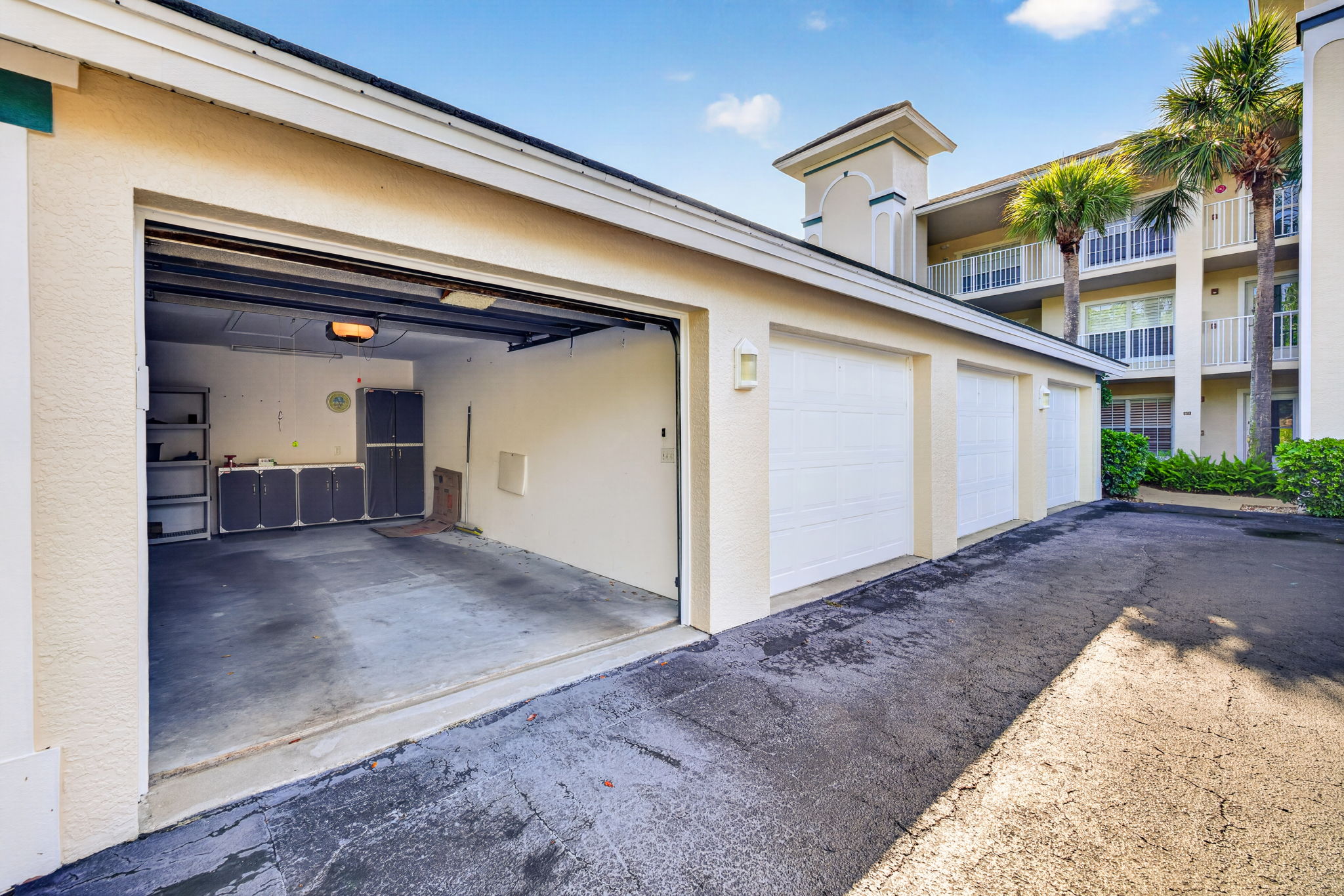 Garage 1