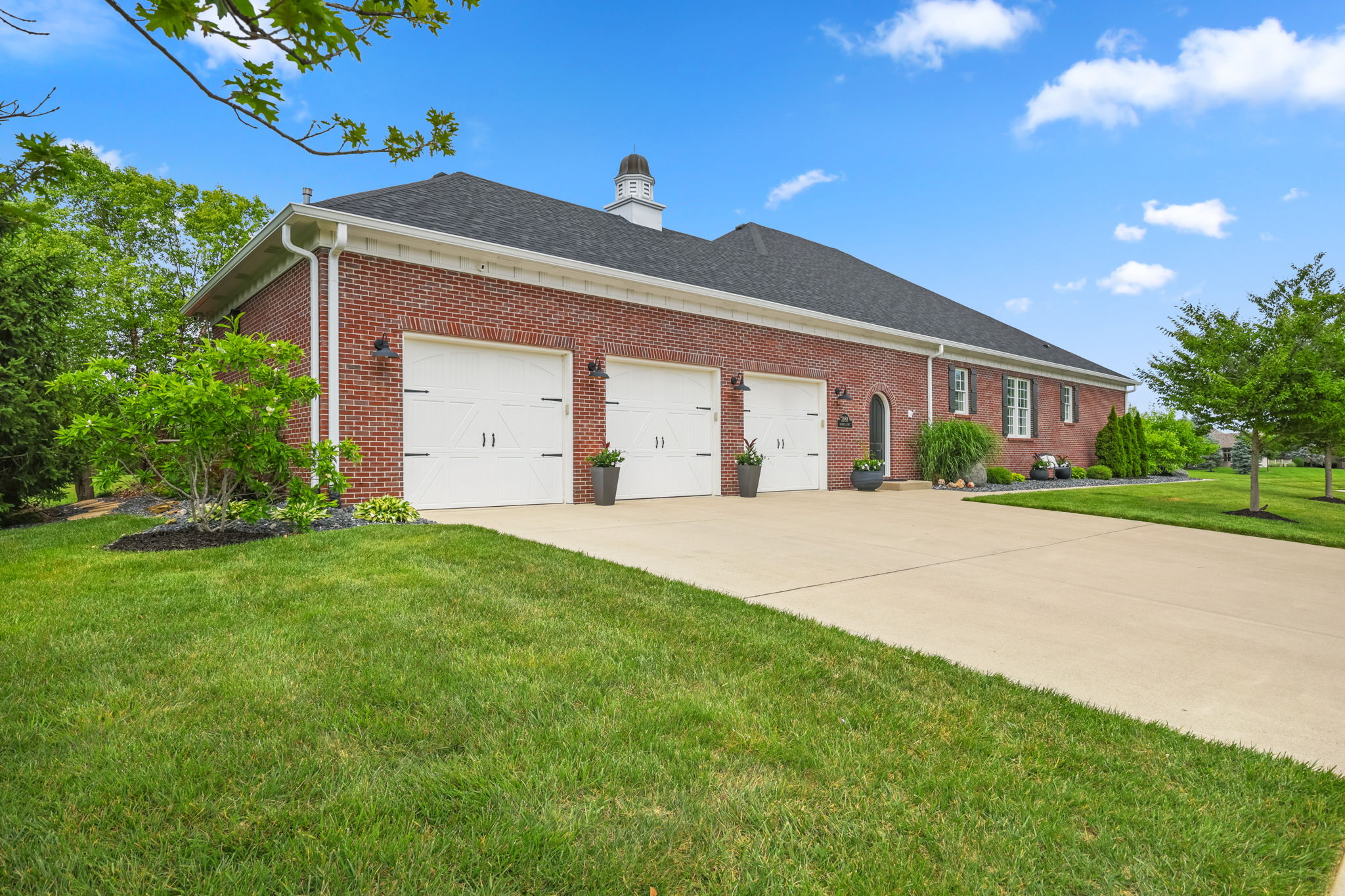 Oversized Side Entry 3 Car Garage