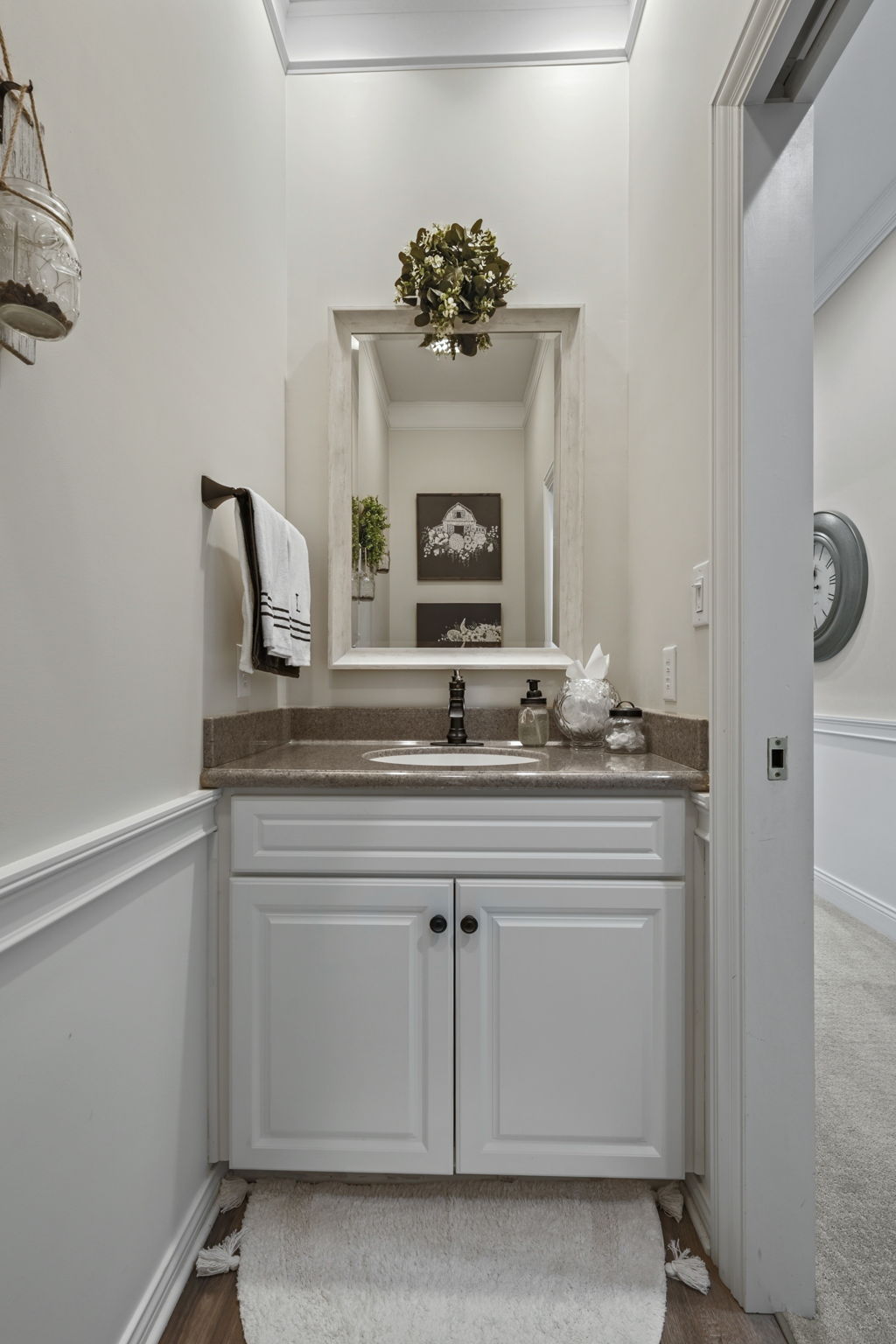 Hall/Guest Bath