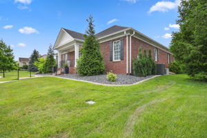 Beautiful Low Maintenance Landscape