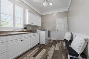 Laundry/Mud Room w/ Utility Sink