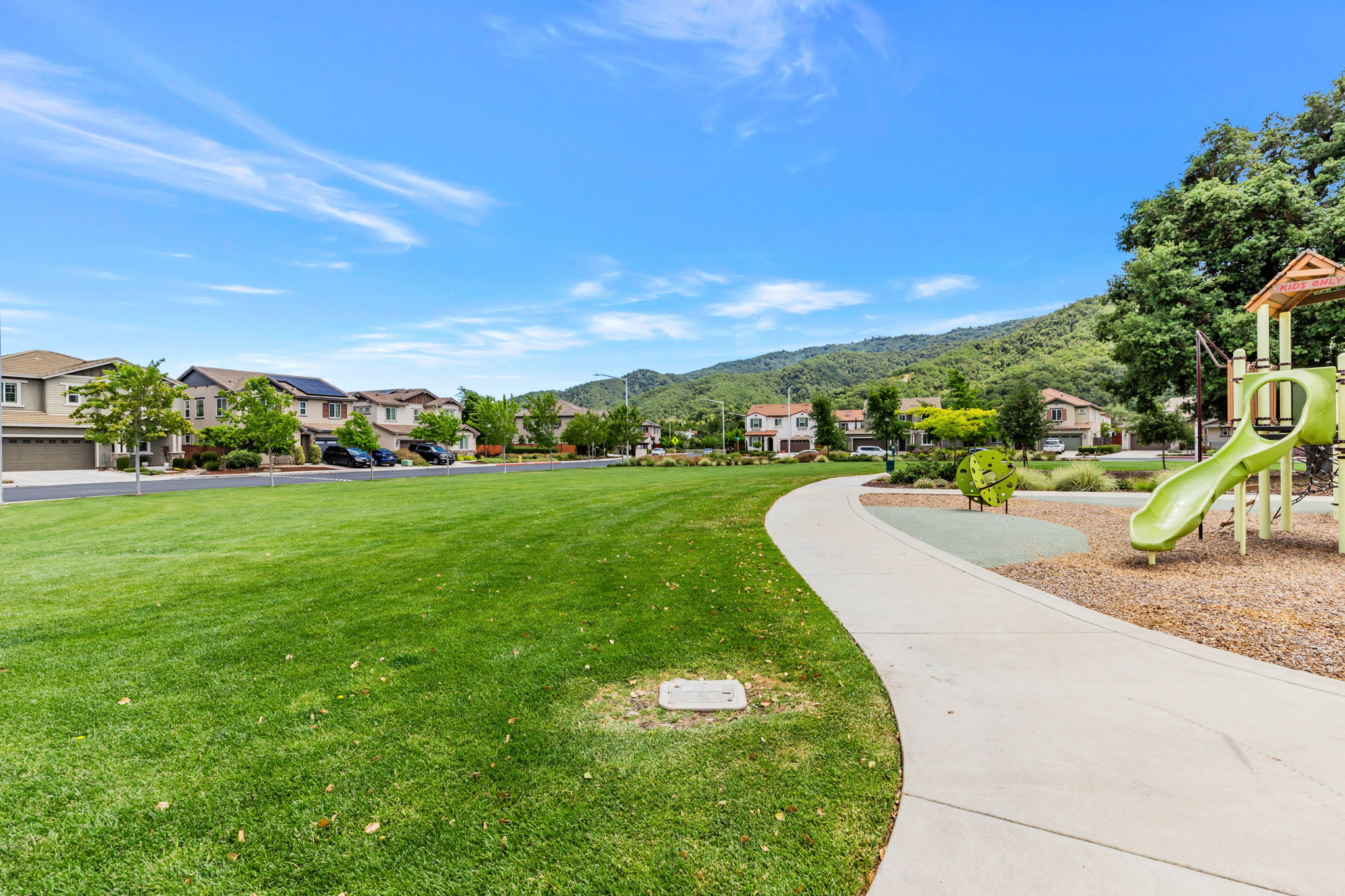 065_2888 Lemon Grass Ln