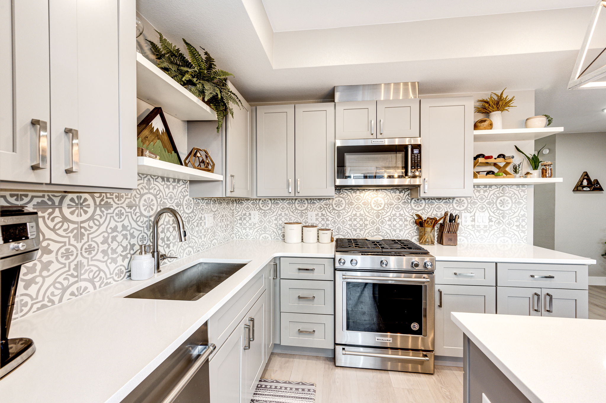 Kitchenaid appliances & custom tile backsplash