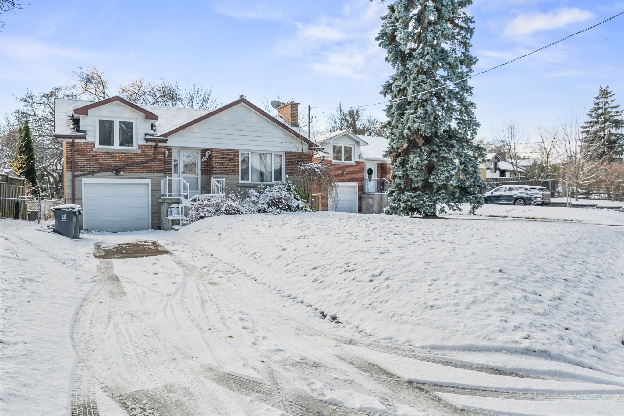 289 Burnett Ave Toronto, ON M2N 1W2