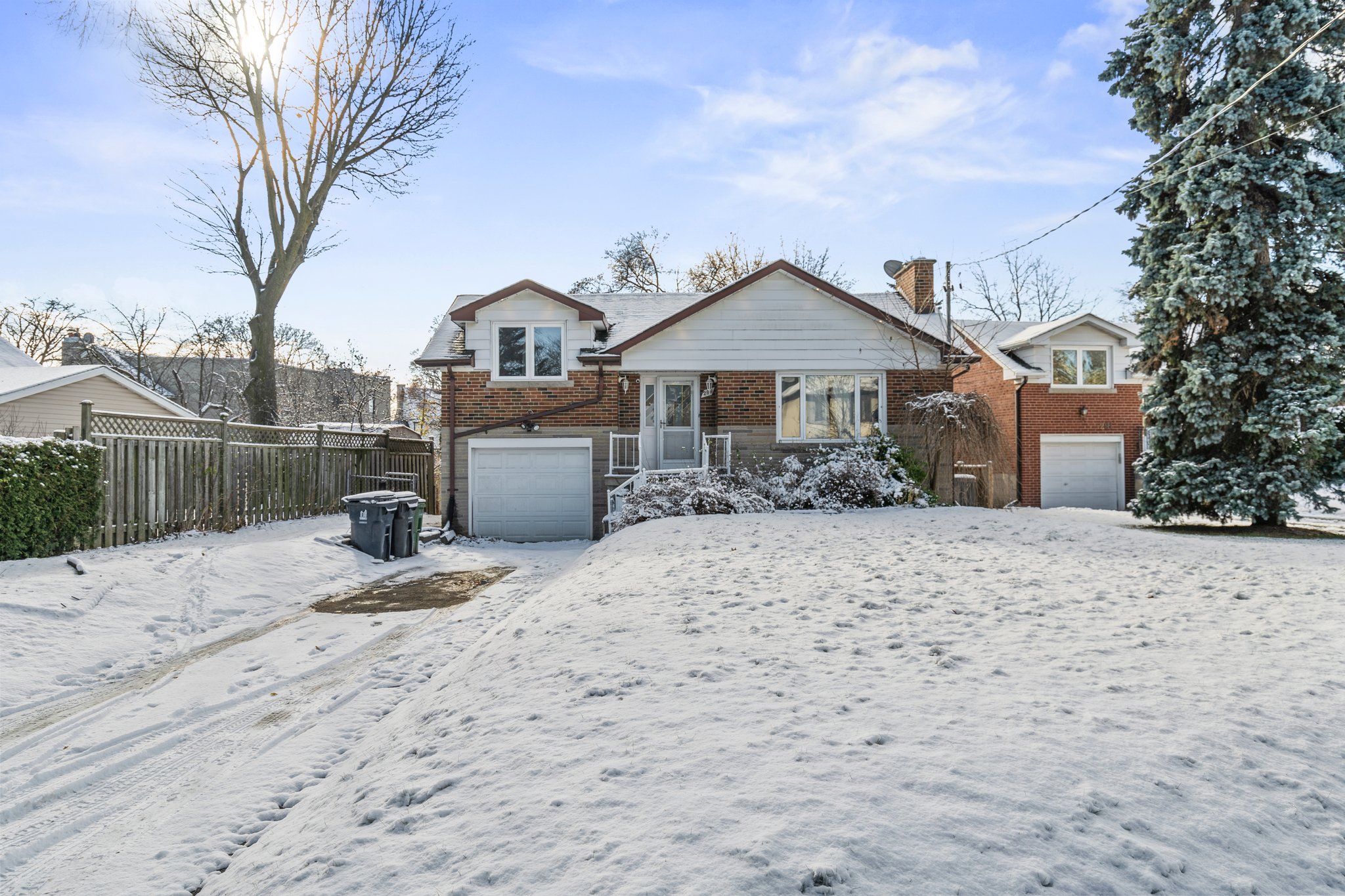 289 Burnett Ave Toronto, ON M2N 1W2
