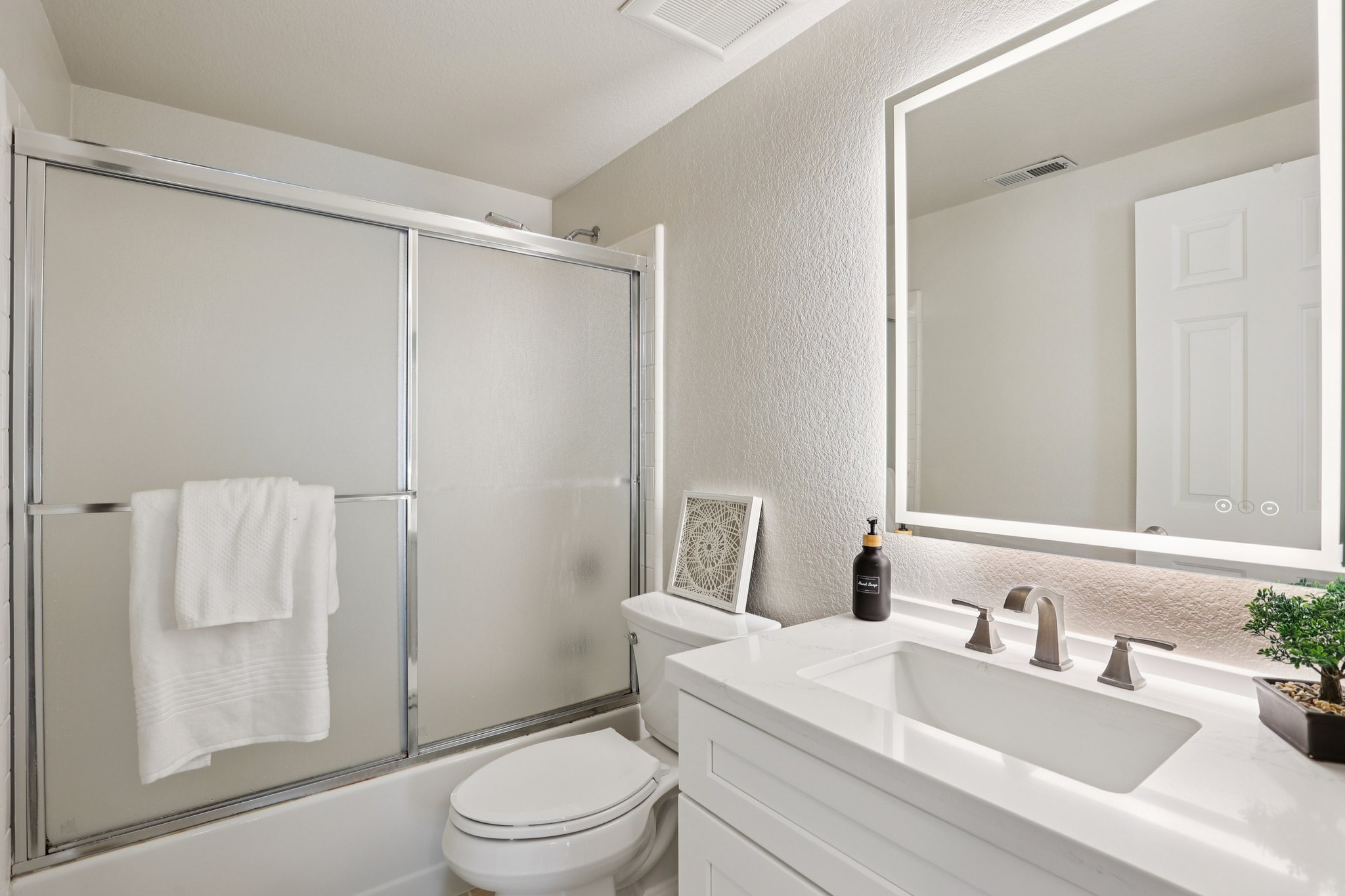 - 2890 Buena Crest Ct-S2803-014.jpg