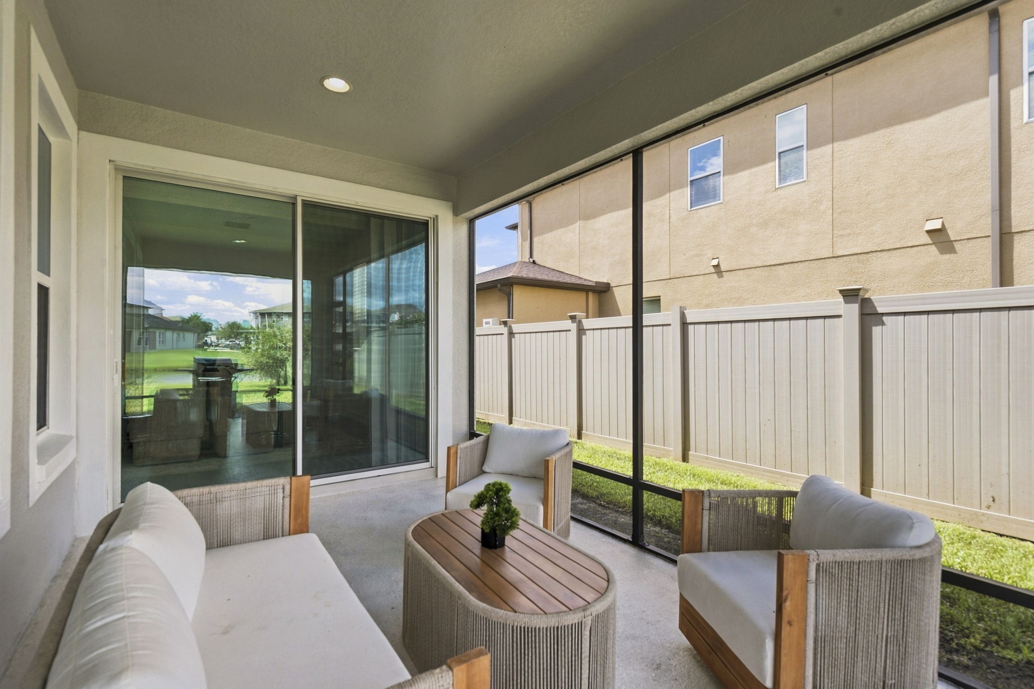 Rear Exteriors (4)