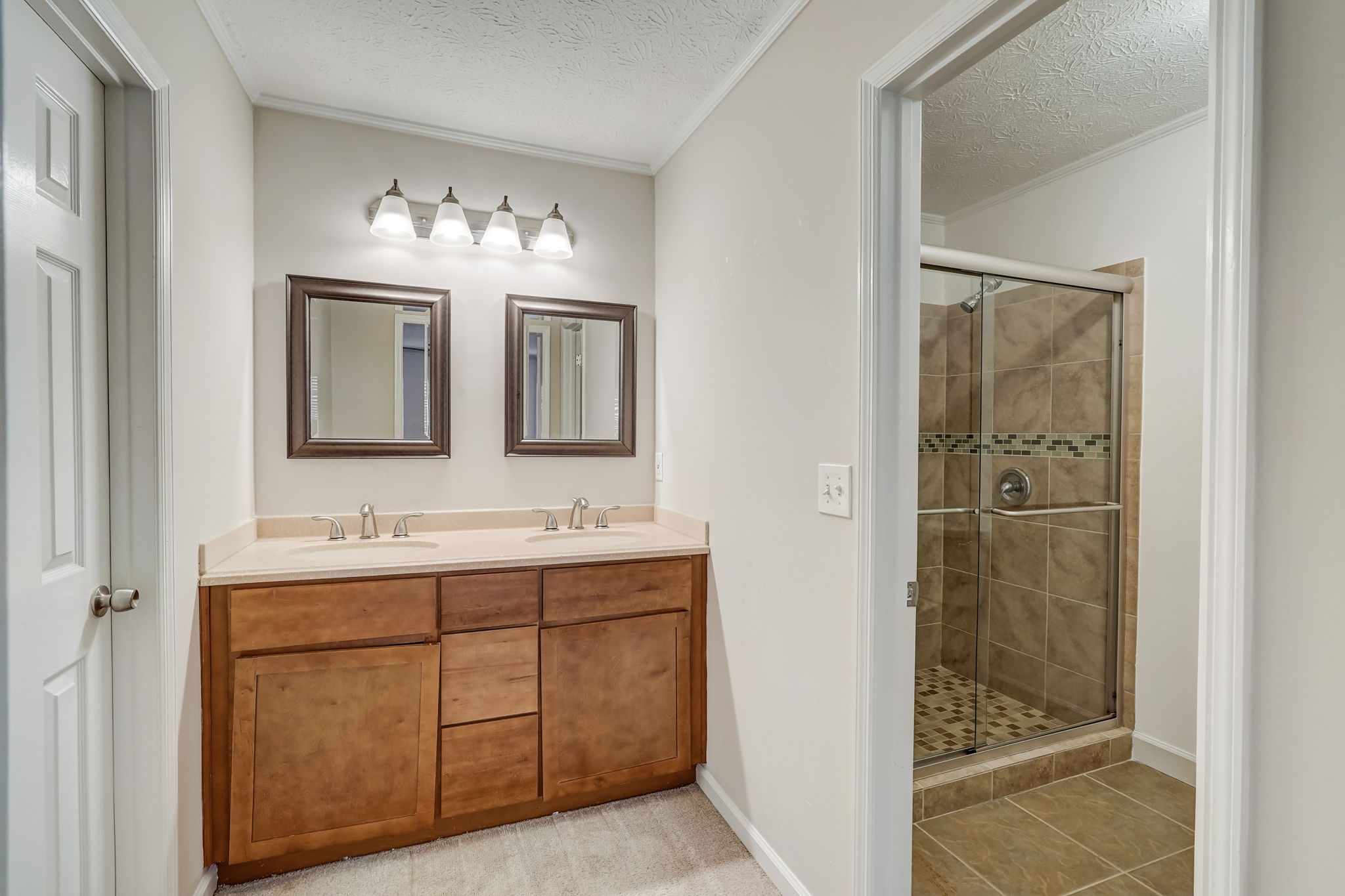 Shurburne Dr-019