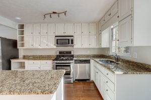Shurburne Dr-015