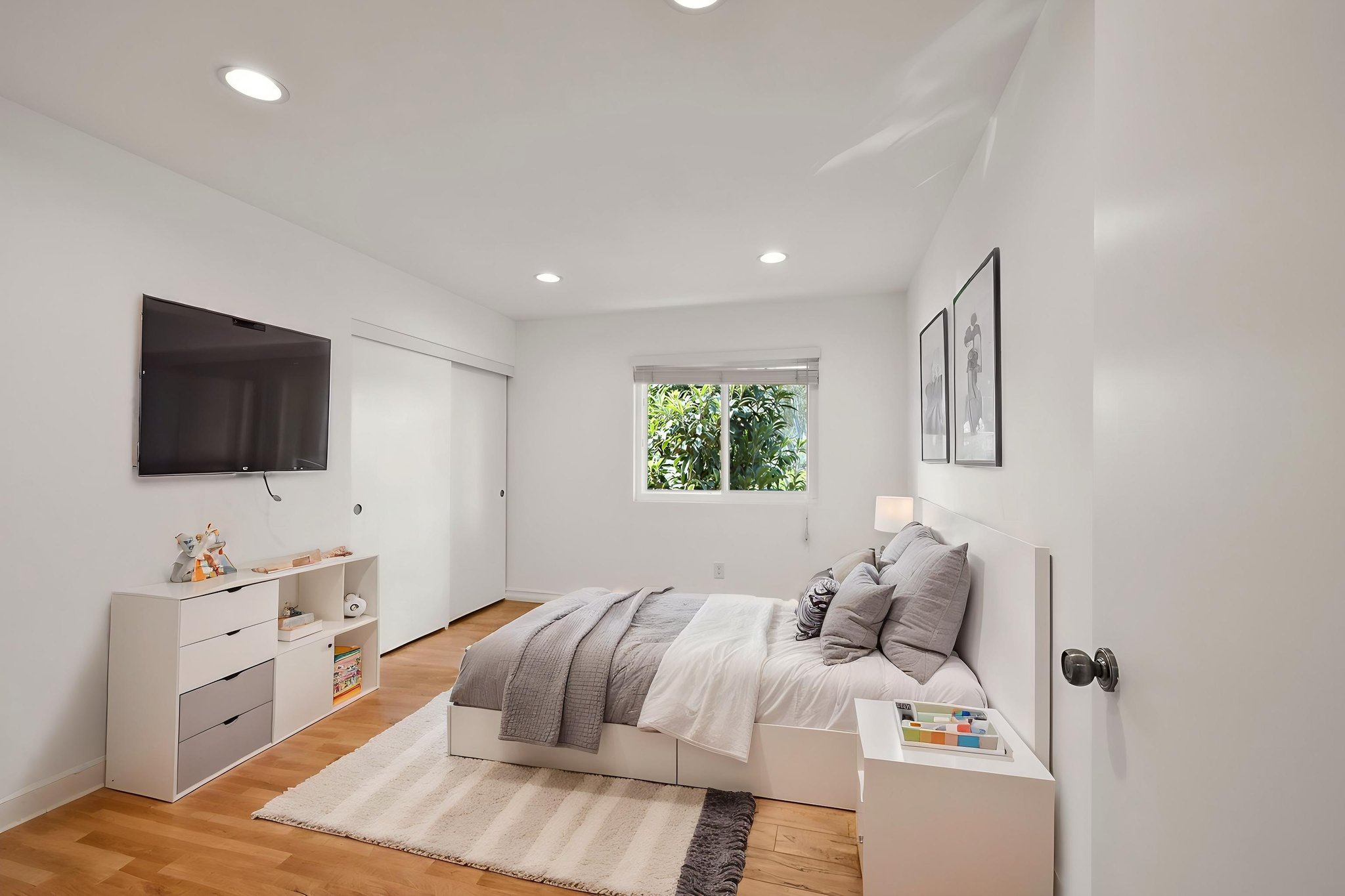 2896 Brentwood-36 virtually staged.jpeg