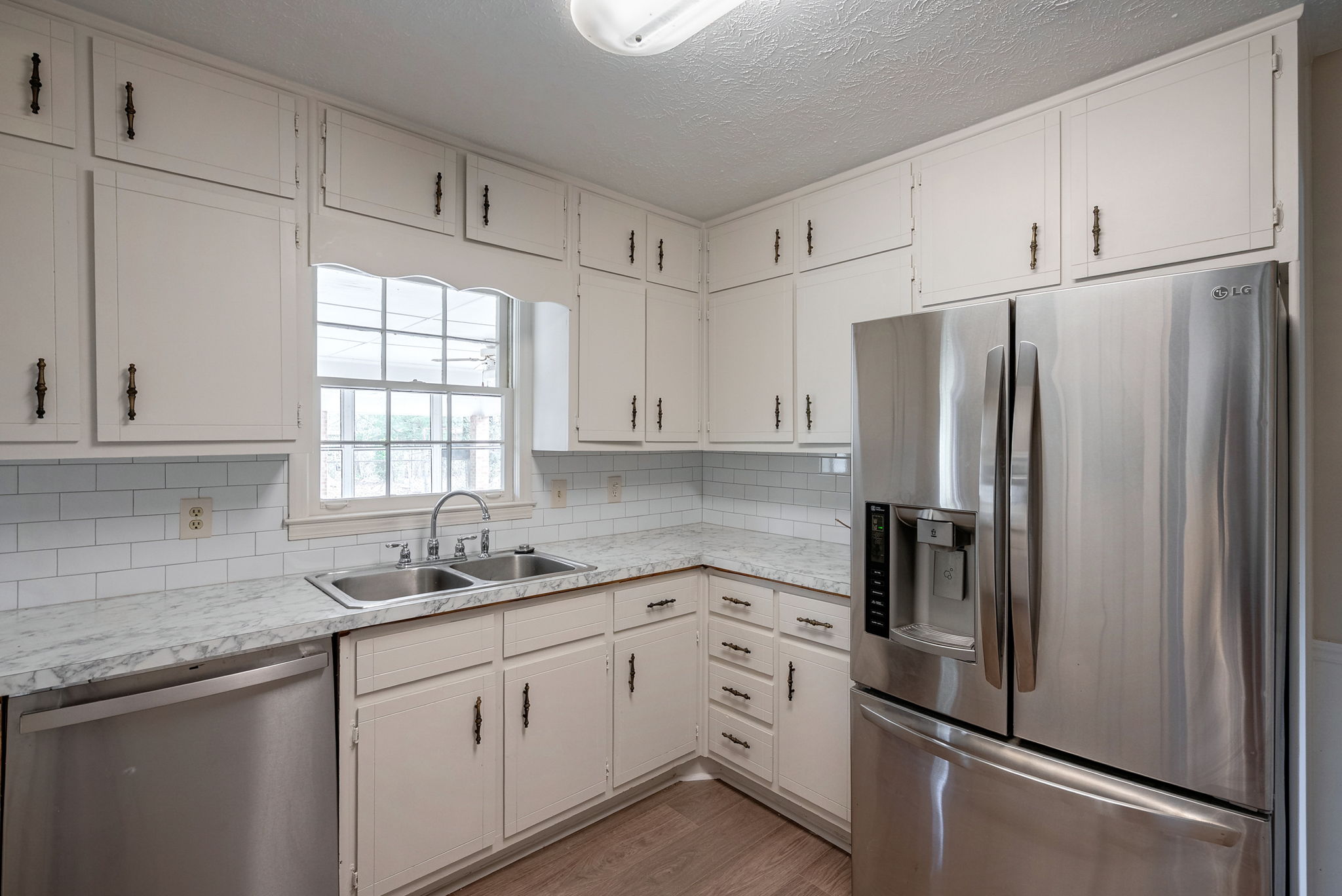 Kitchen with new backsplash
