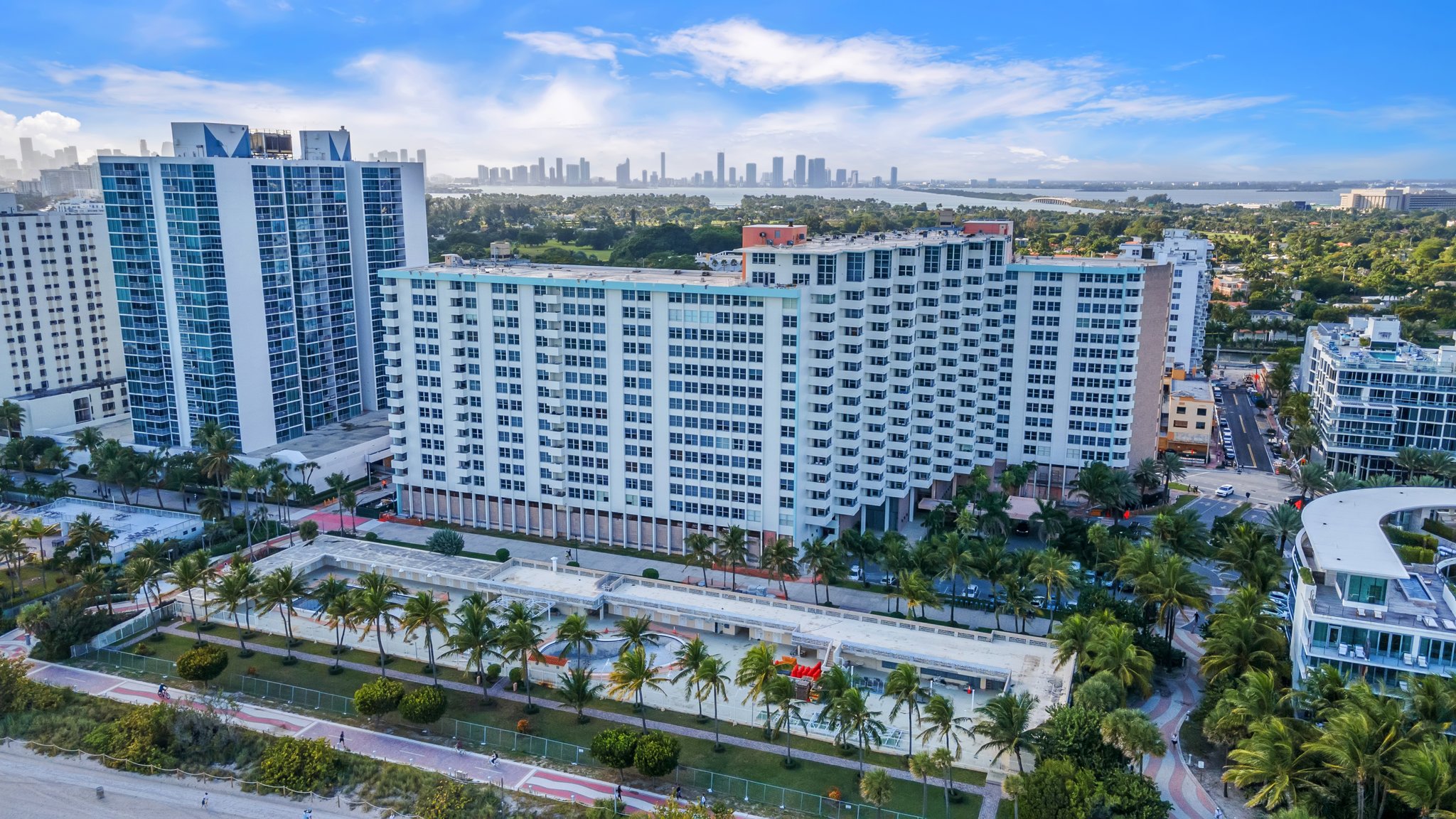 2899 Collins Ave, Miami Beach, FL 33140, USA Photo 4