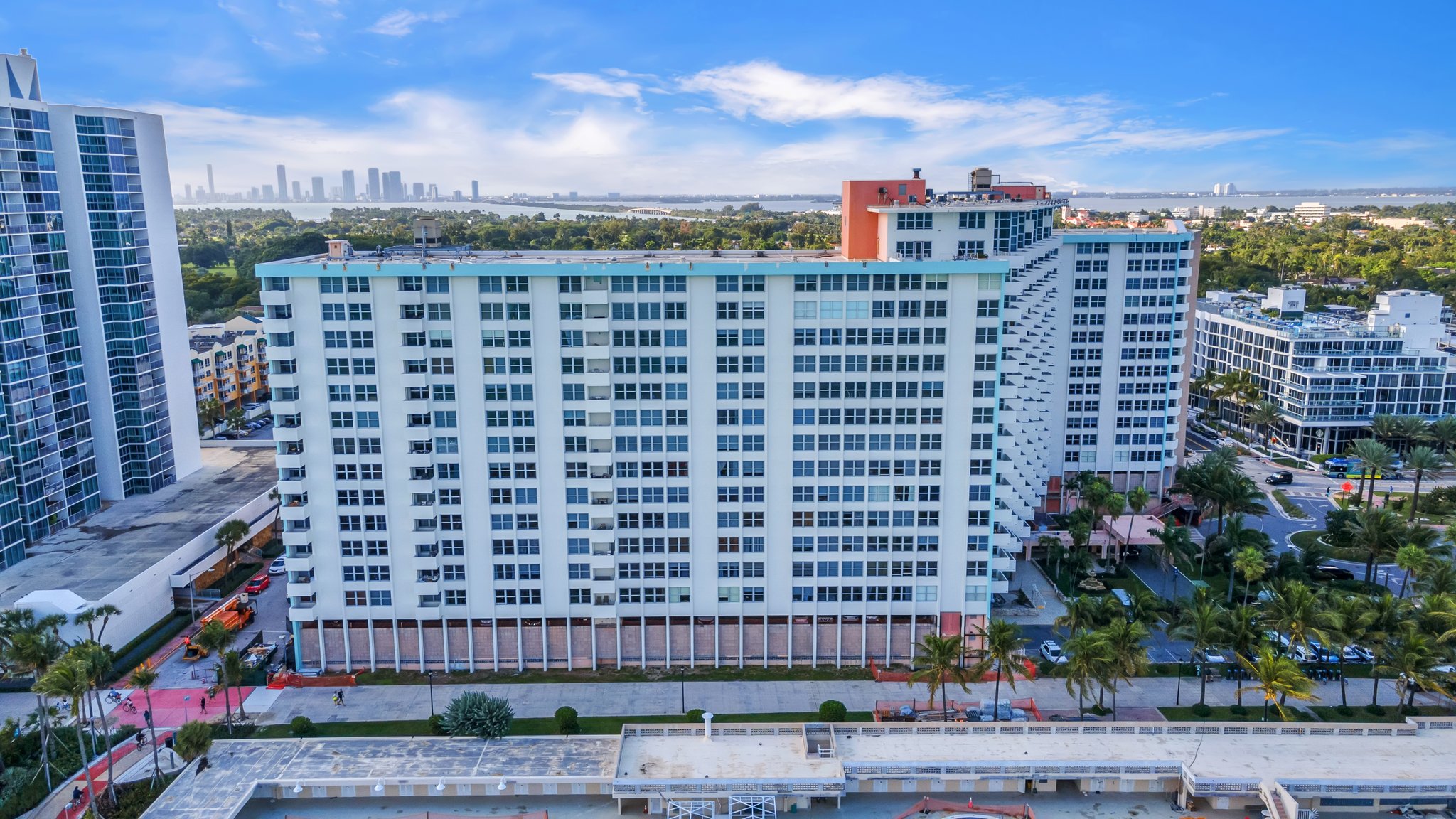 2899 Collins Ave, Miami Beach, FL 33140, USA Photo 7
