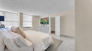 2899 Collins Ave, Miami Beach, FL 33140, USA Photo 9