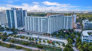 2899 Collins Ave, Miami Beach, FL 33140, USA Photo 3