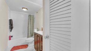 2899 Collins Ave, Miami Beach, FL 33140, USA Photo 12