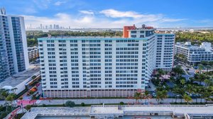 2899 Collins Ave, Miami Beach, FL 33140, USA Photo 6