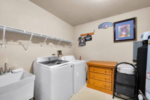 10 — Digitally decluttered - Laundry room