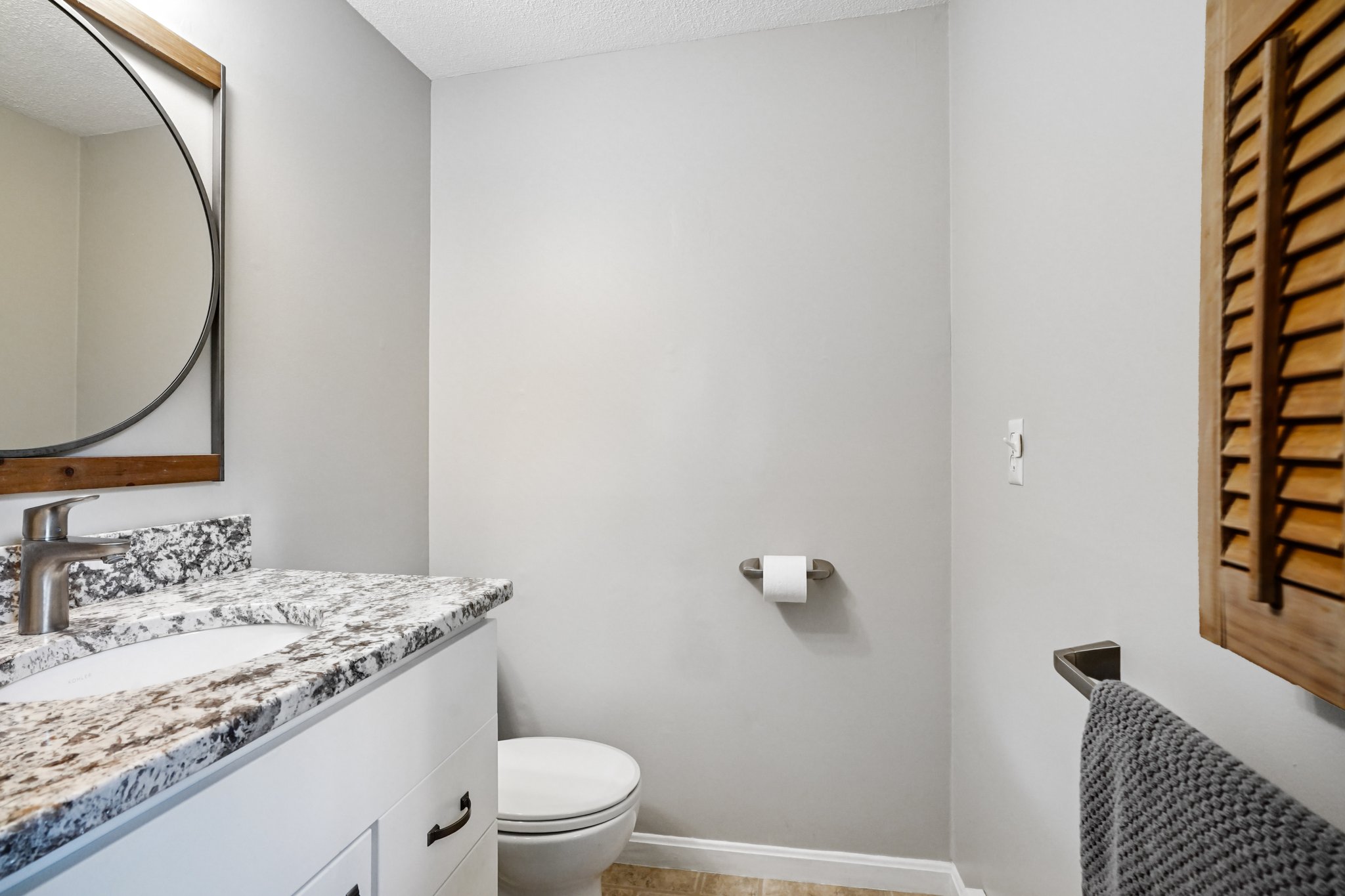 Academy Ave-S2208-011.jpg