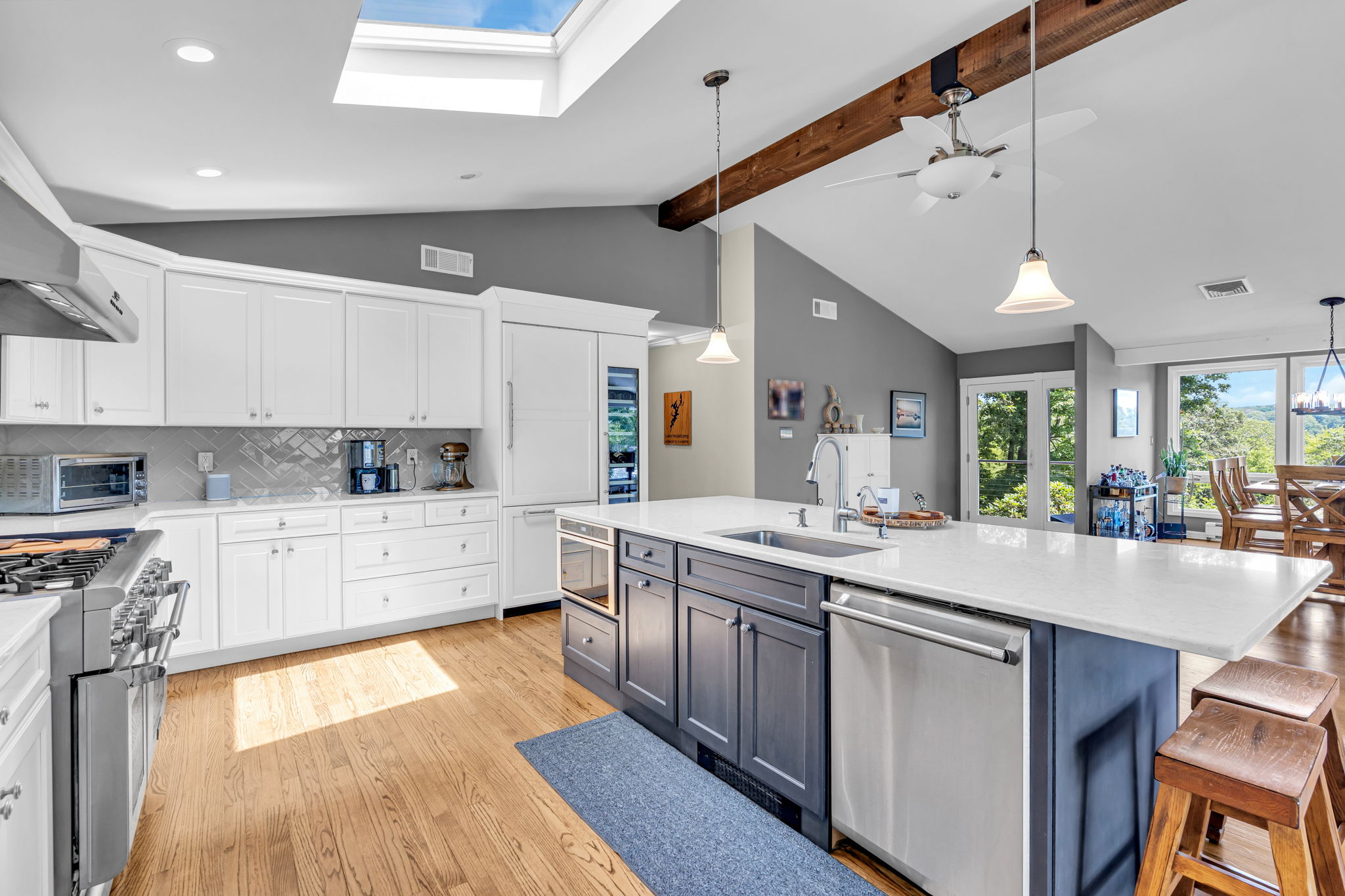 Center Island breakfast bar