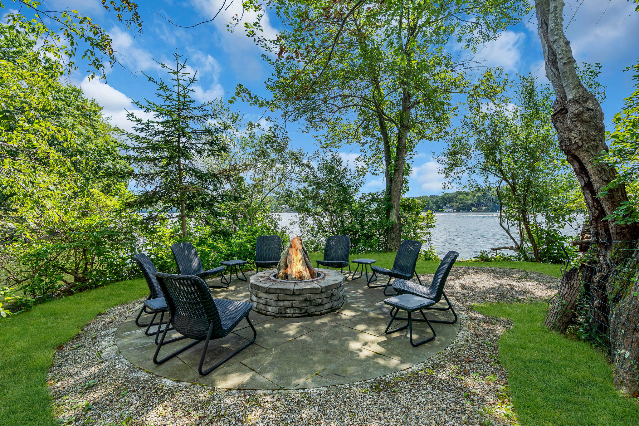 Private island gas fire pit
