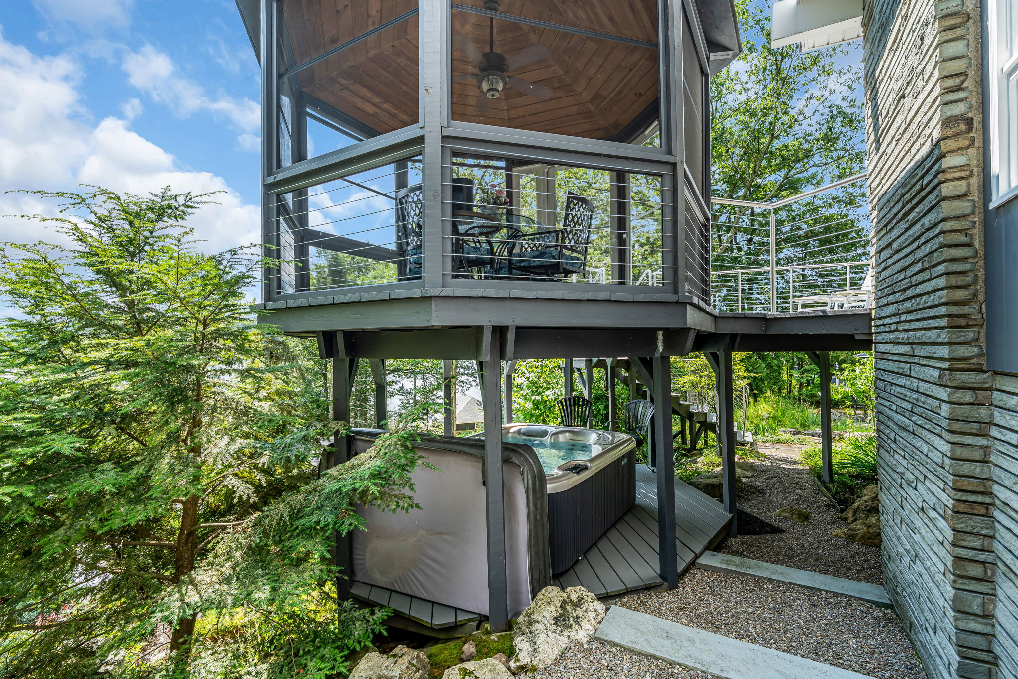 Screened gazabo, secluded hot tub