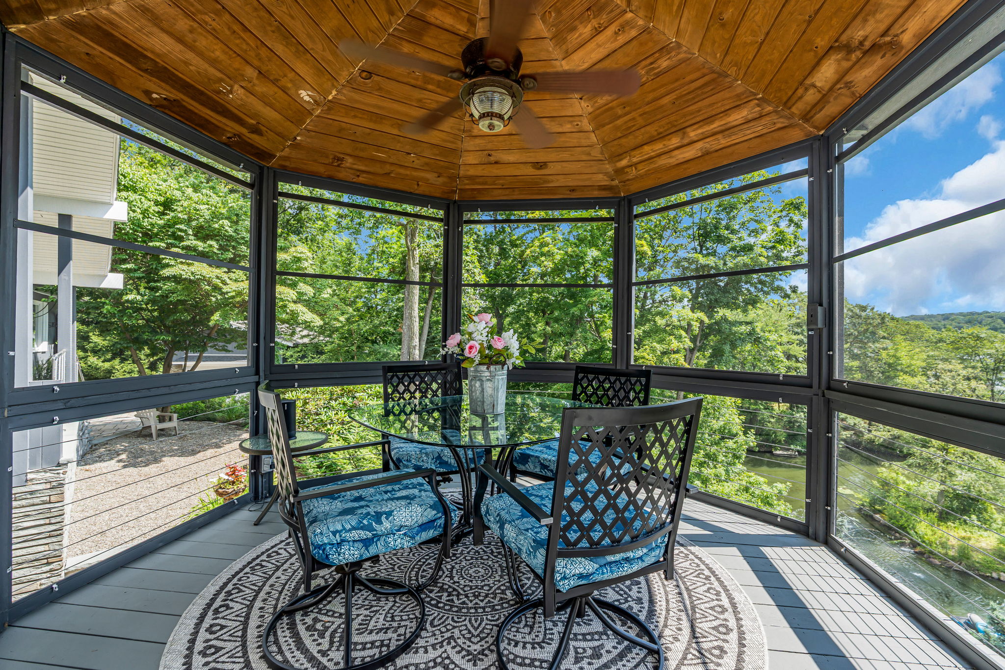 Cabana with lakefront views