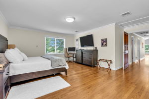 Primary bedroom with lakeviews!