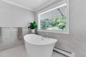 Soaking tub with scenic views